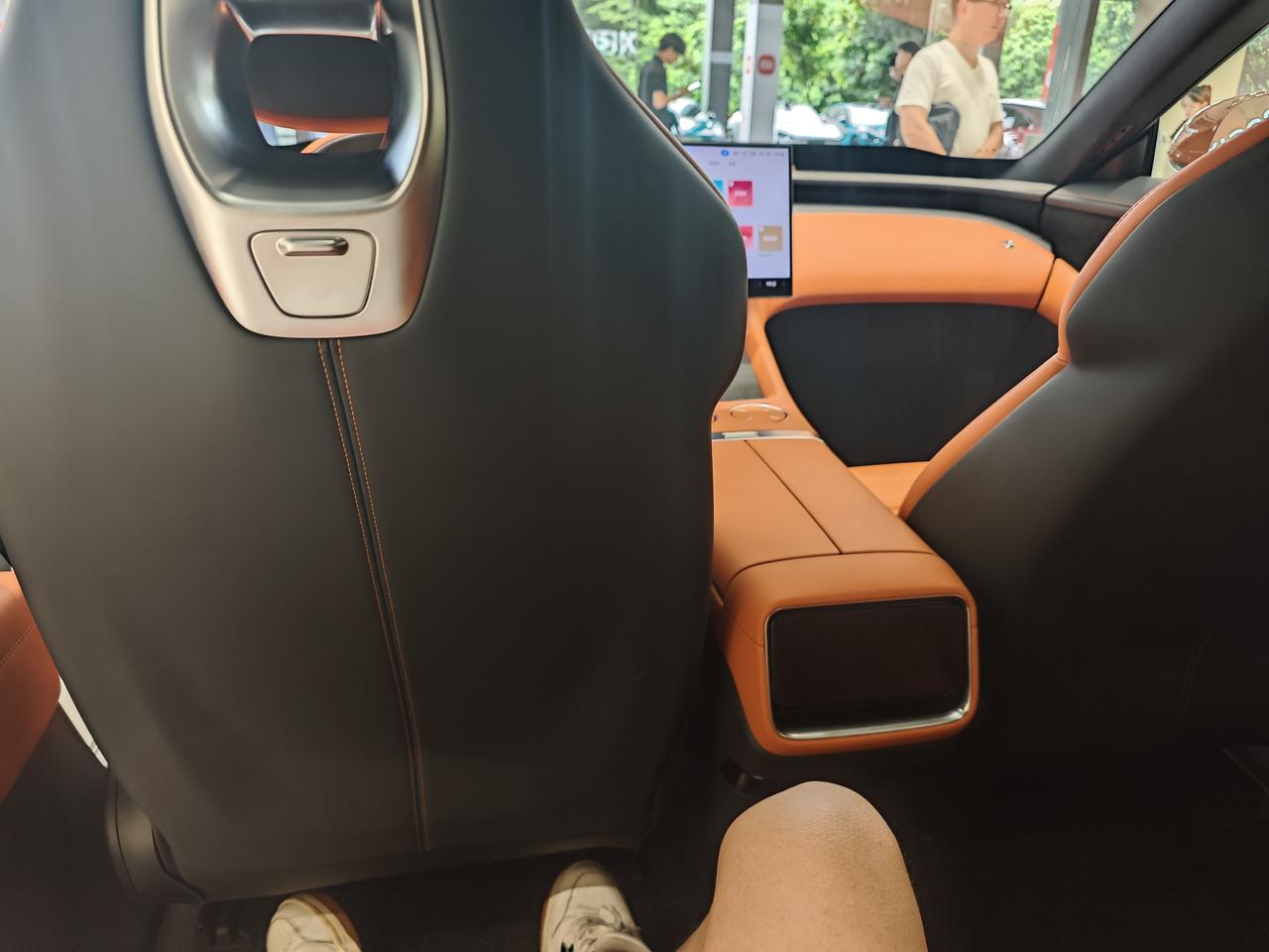 试驾小米yu7