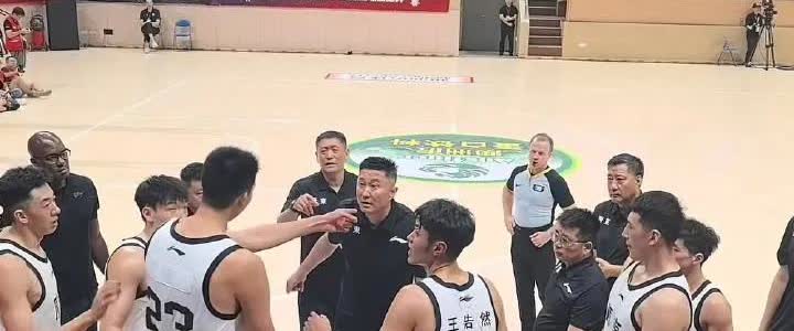 北京媒体人爆料徐昕现在敢手指着杜锋敢反抗还有一个重要原因！
北京队媒体人表示徐