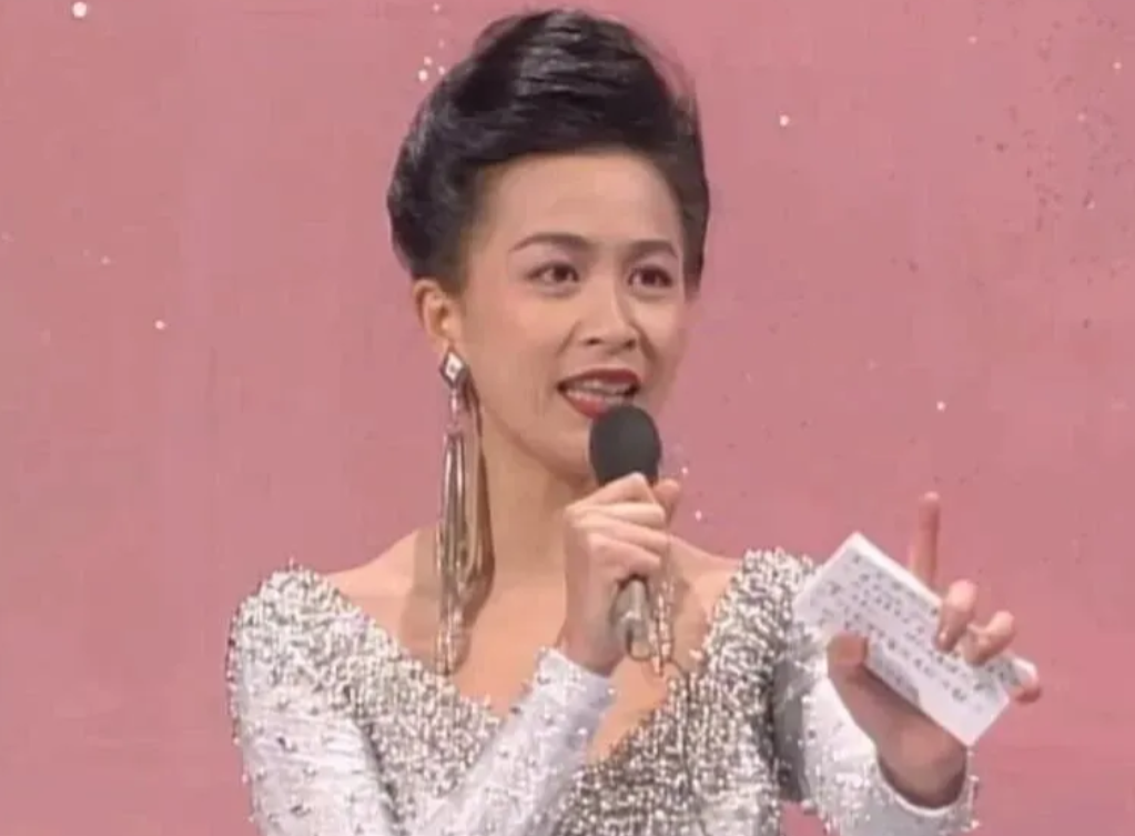 刘嘉玲当主持人，采访姜文刘晓庆，当时姜文与刘晓庆刚演了《芙蓉镇》，还很年轻！