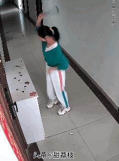 [胡瓜]这大姐也是狠人一个，铁锤子不大，一锤子一个洞，这力度一点也不虚张声势。