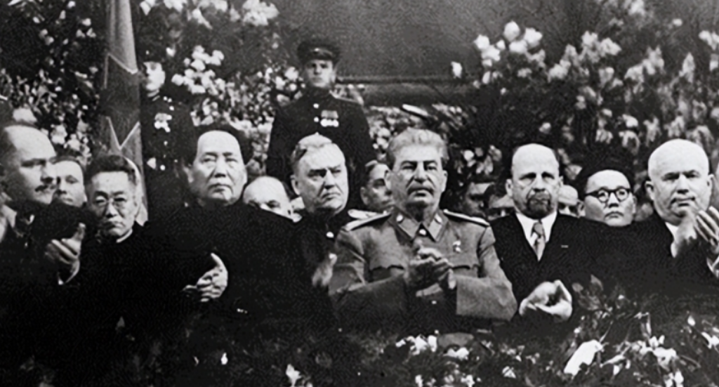 1950年毛主席访问苏联后回国途中，专列经过美丽的贝加尔湖时，毛主席很生气的对身