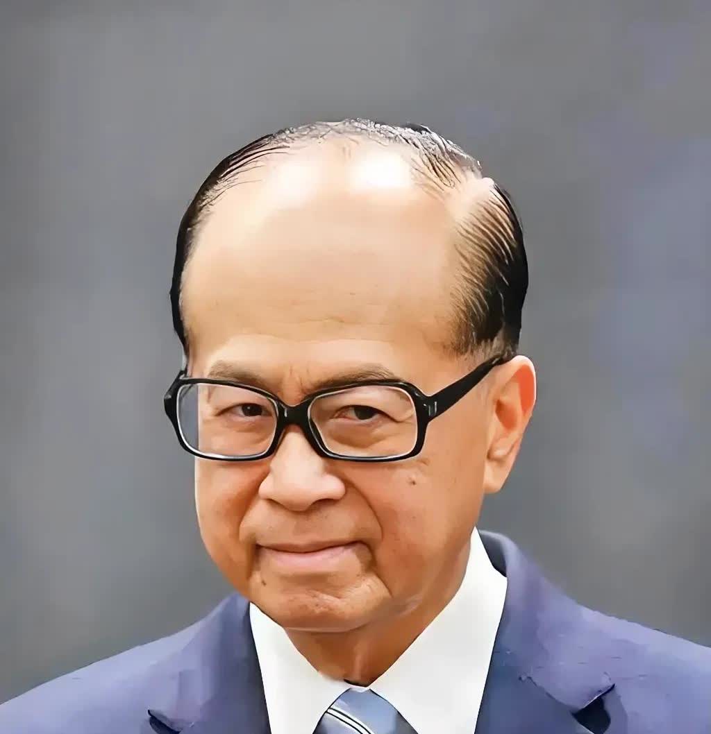 我奶不认识李嘉诚
但是看见李嘉诚的照片
我奶吓了一跳，说千万不要
跟这人来