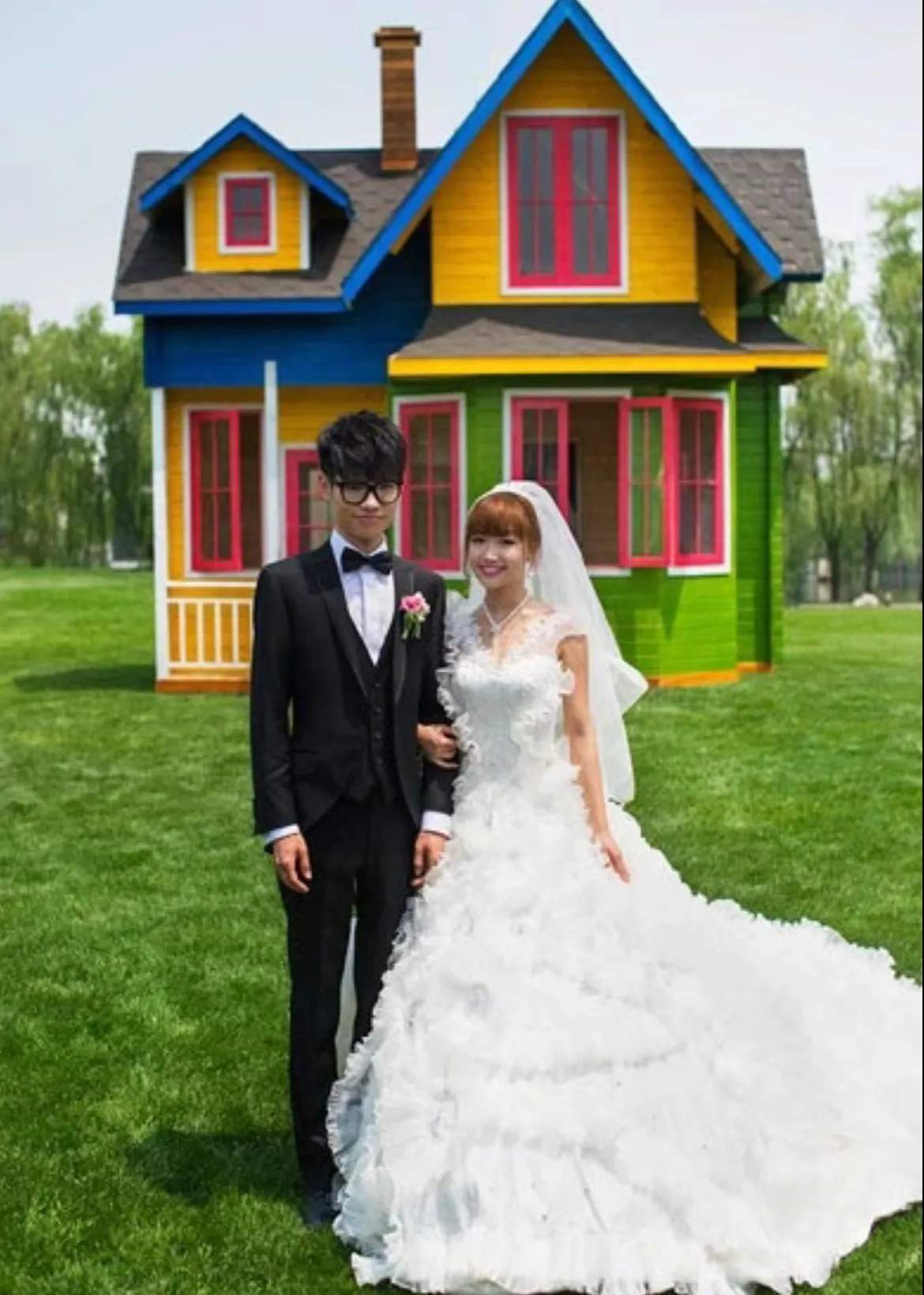 李行亮婚礼小屋竟是假的











什么？李行亮居然撒谎！他亲手打造的