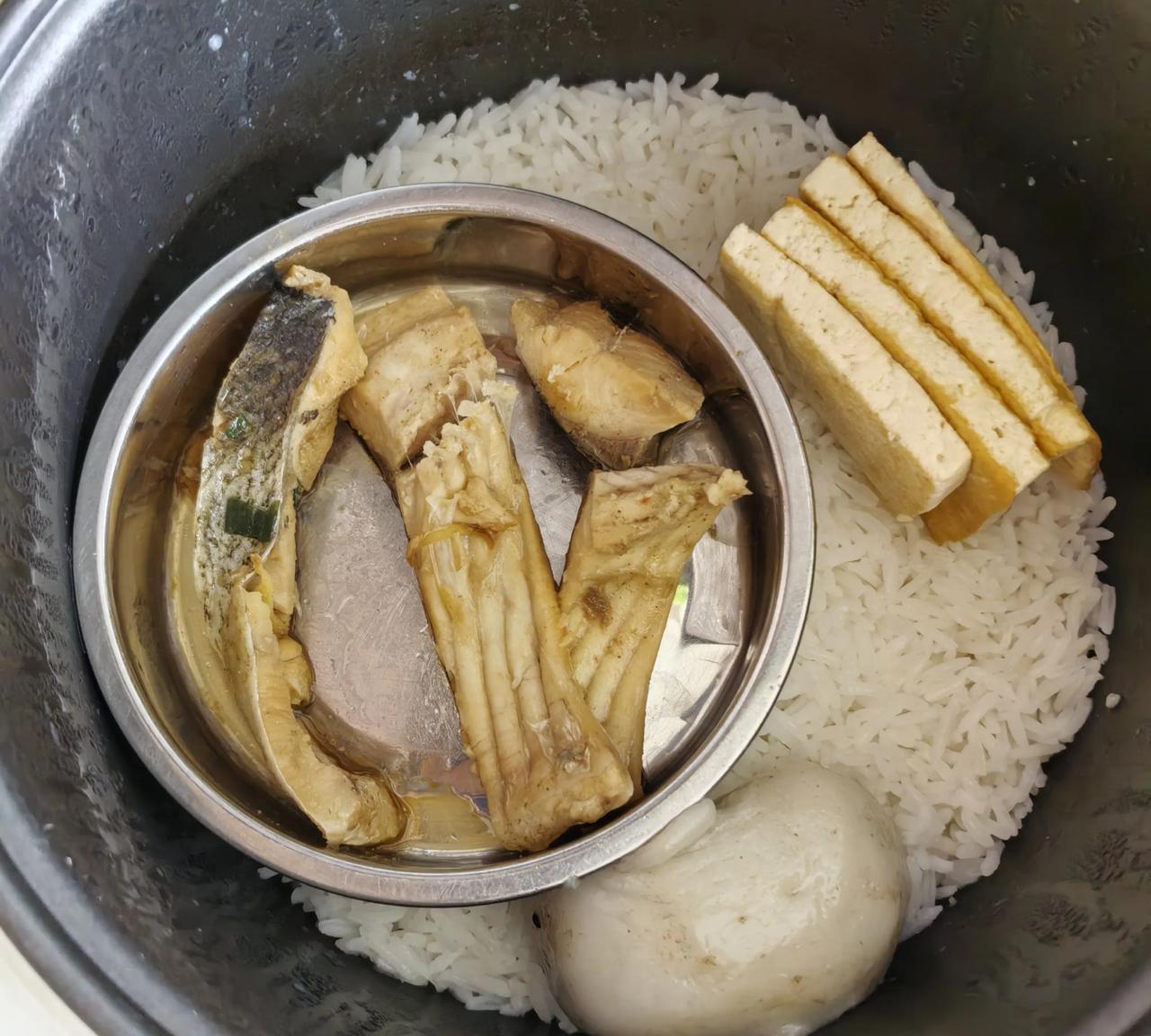 一个人过父亲节！
今天是父亲节，由于老婆在外地，我就在上午10点时，去马得利饼店