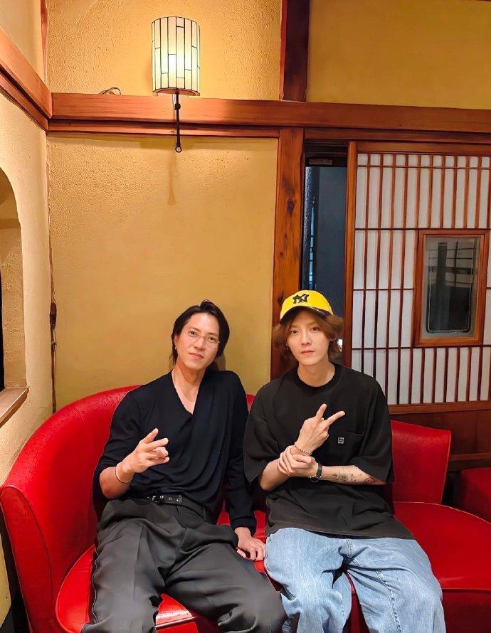 真正的双厨狂喜！！有种次元壁破了的感觉，话说谁能看出山下智久40了，真挺冻龄的