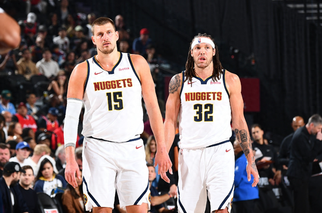 NBA杯小组赛，掘金129-104复仇勇士。赛后约基奇接受了采访。
哈斯勒姆：“