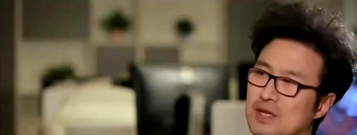 歌手汪峰说："在和醒醒妈妈分开后，有一天我去看醒醒姐弟俩，在陪他们玩的时候，醒醒
