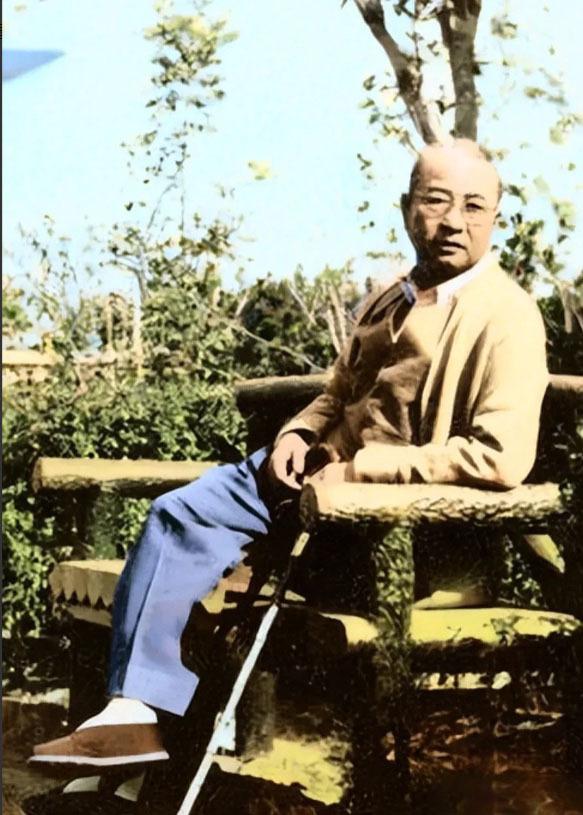 1961年2月，病重的陈赓大将在上海丁香花园留下人生最后影像。照片中，这位曾叱咤