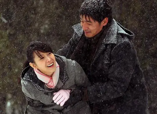    《新结婚时代》终于看完了，一部老片了。热播的时候总没那个闲工夫看，一直记得