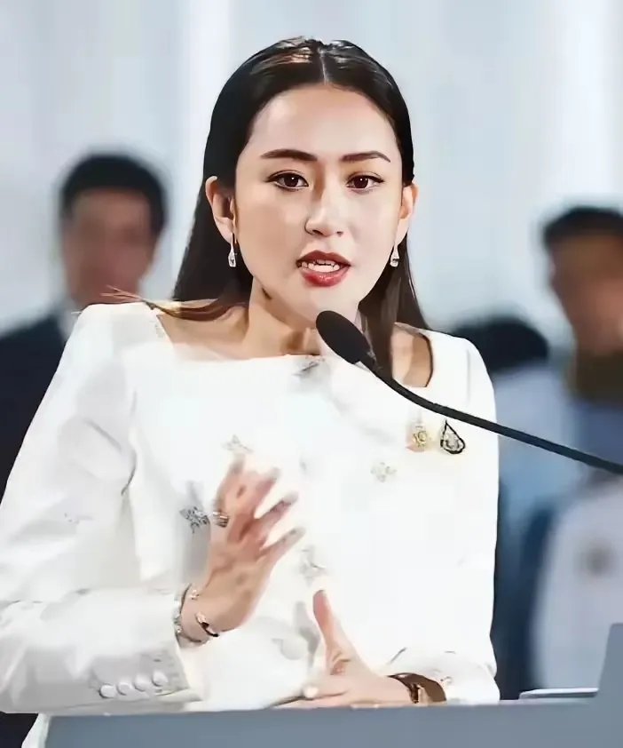 就在刚刚泰国传来最新消息2025年7月16日，泰国总理佩通坦请求延长“录音门”案