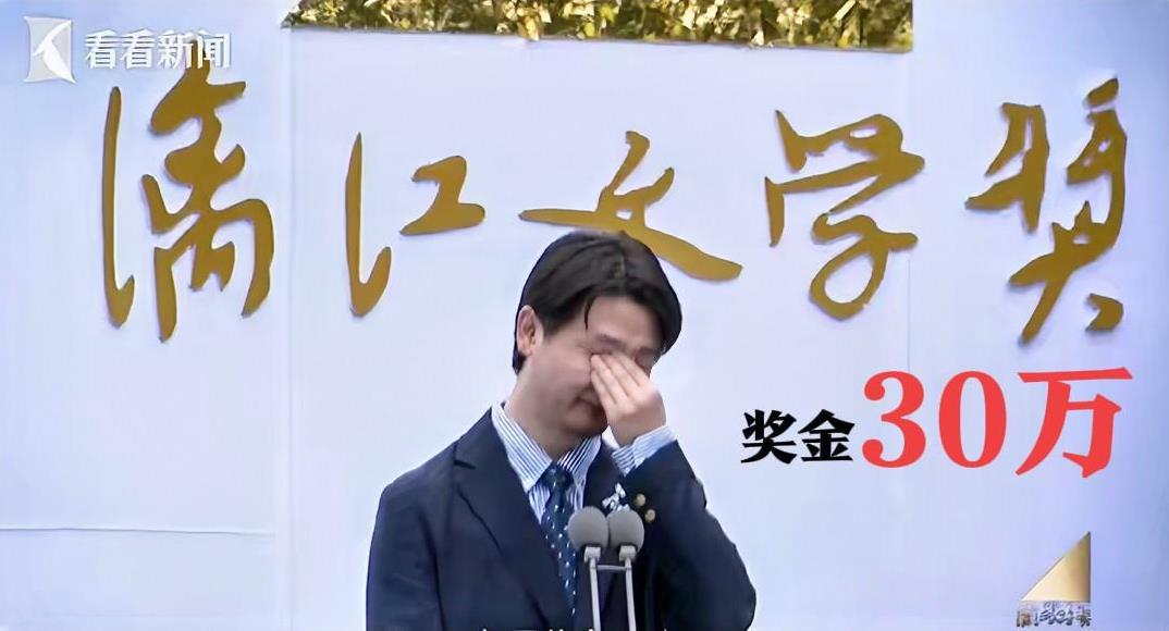 没有想到，天天刷屏的漓江文学奖[发怒][发怒]
总奖金仅仅只有120万元
刘楚昕