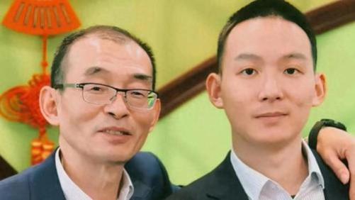 虎父无犬子？谢浩男认亲后，爆火背后藏着啥秘密？