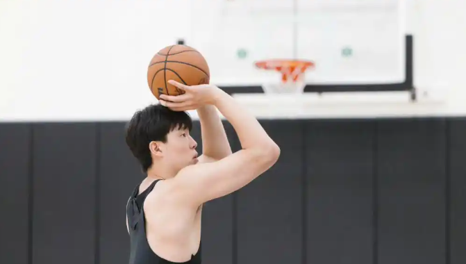 开拓者队记Brandon Mullen发文谈到了杨瀚森。
“他的技能似乎是可以进
