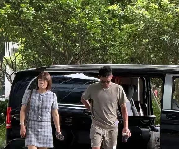 “只有穷人才把出轨当回事？”
以前不明白为什么很多有名的人出轨后，老婆不仅不会选