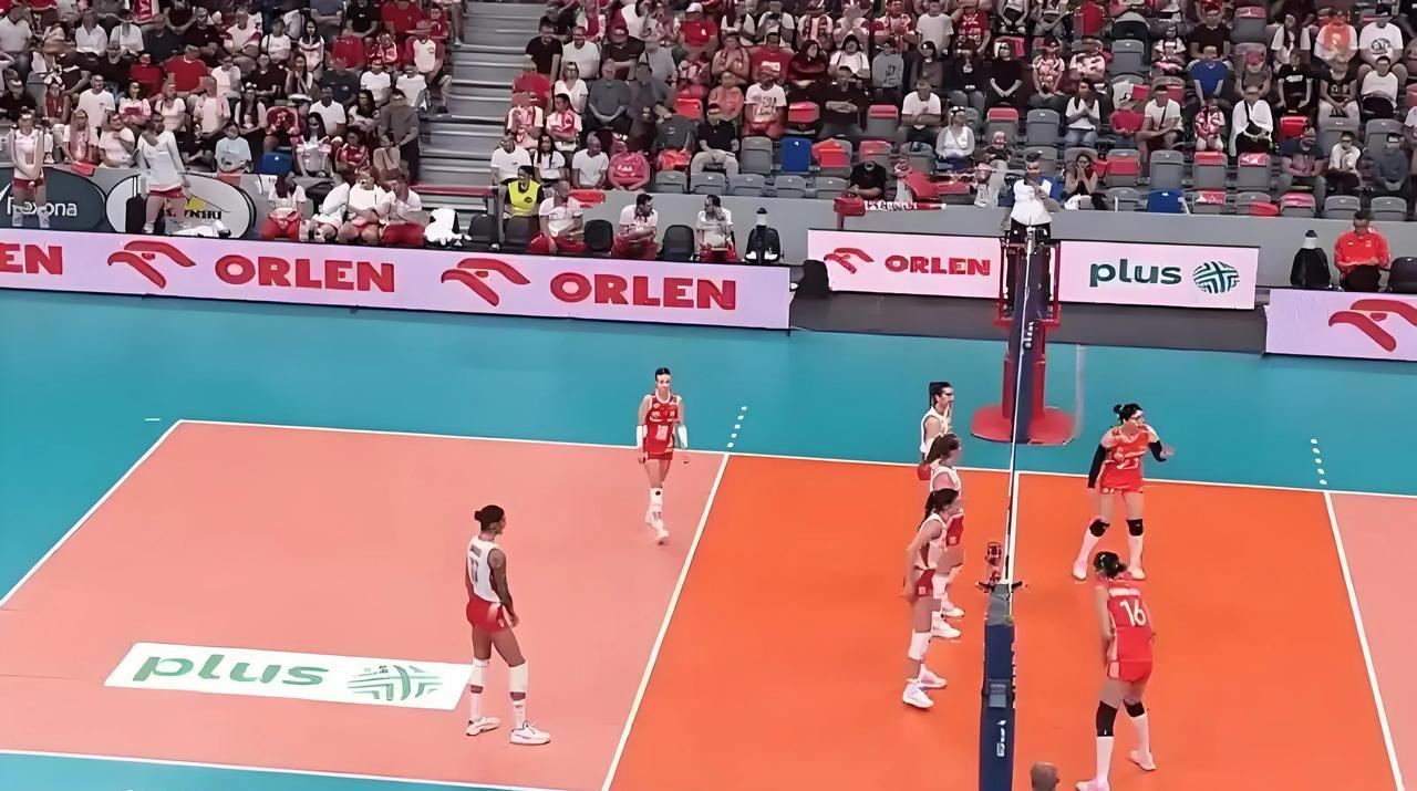 上兵伐谋，赵勇欲擒故纵
北京时间7月19日晚，中国女排与波兰女排进行了一场热身赛