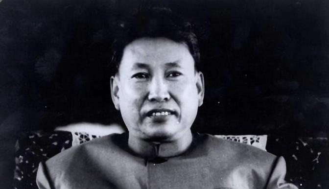 1998年4月，72岁的波尔布特病逝。弥留之际，他将妻女托付给了自己信任的秘书狄