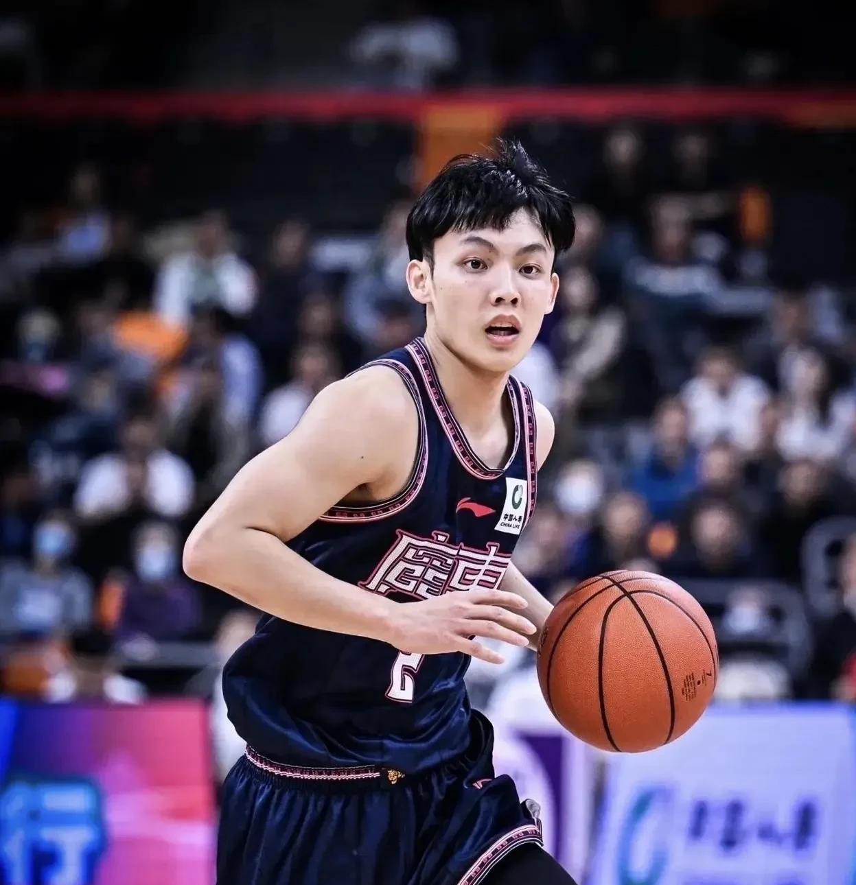 辽篮千万合同续约张陈志峰，徐杰70万年薪打满五年，辽宁和广东队年轻球员薪资差距为