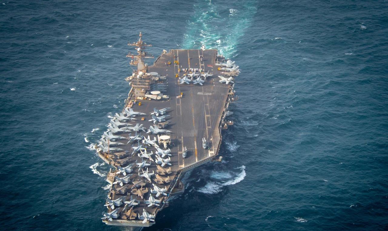 F-35C的隐身涂层是真不行，出海才半年，怎么都变成了黄色？
最近卡尔文森号航母
