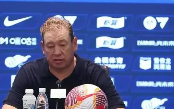 上海申花又一次阴沟里翻船，足协杯1/4决赛，点球大战中输给了河南队，止步八强。
