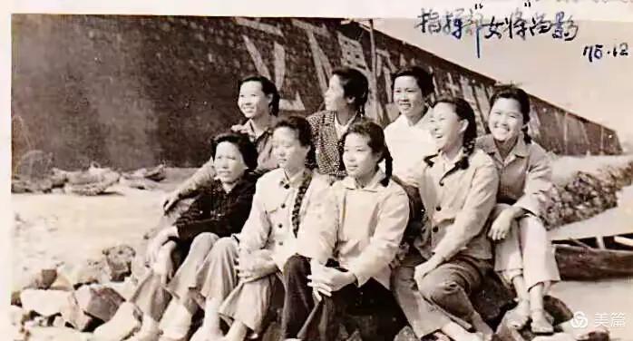 【老照片】在一位叫“四爷”的美篇中，有这样一组令人感动也震惊的照片：这是1975
