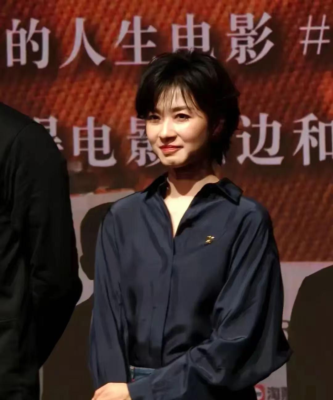 看看现在某些演员，台词靠配音、演技靠瞪眼、敬业靠通稿吹！再看看万茜这姐们儿——新