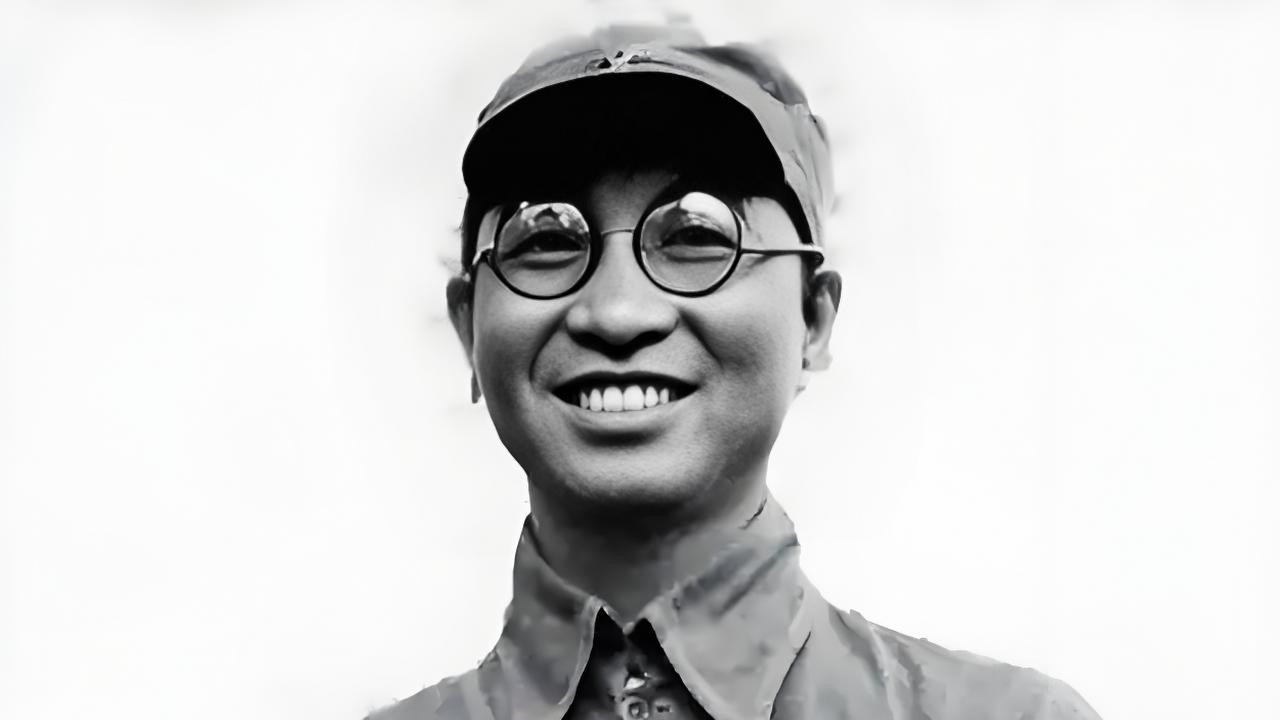 彭总在哈军工用餐时，一学员同坐，责问陈赓：他有什么资格坐这？