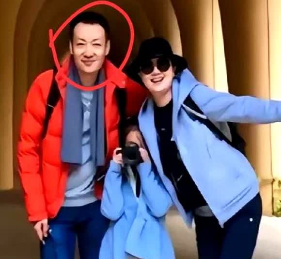 有种预感，辛柏青不会再结婚了。

不是因为妻子朱媛媛刚去世，

也不是他