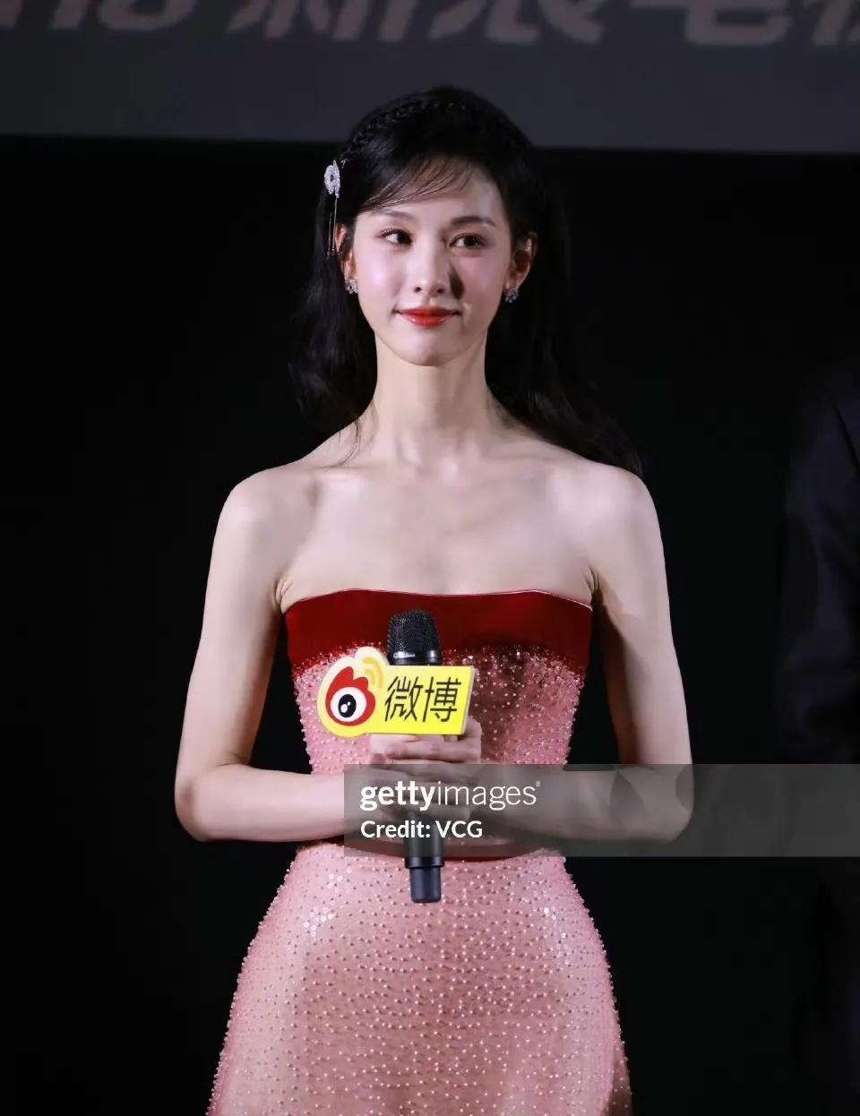 男人们，
假如上天给你一个机会，
只能选一个做女朋友，
你选胖嘟嘟的刘亦菲，还是