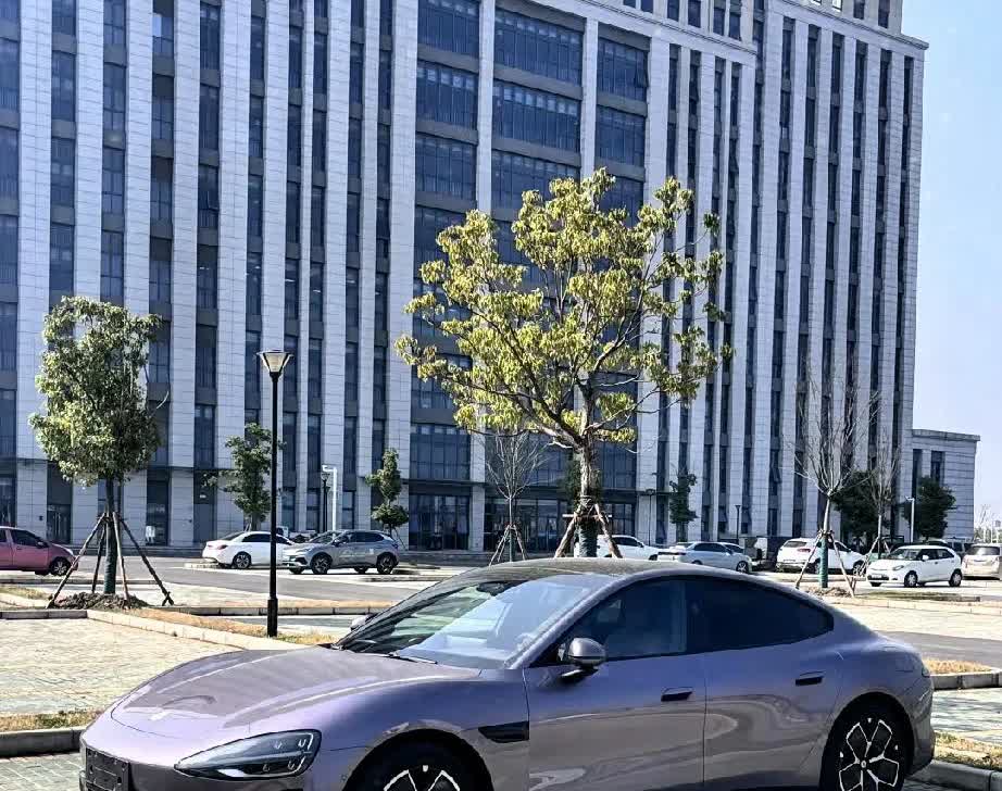 朋友卖掉开了一年的小米SU7，原因竟是被保险“逼退”！本以为电车能省钱，结果续保