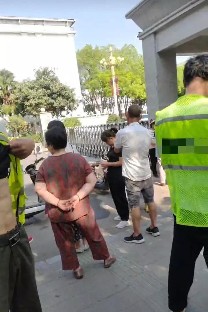 一而再再而三的拖欠农民工工资，难道就没有人管管了吗？从今年2月20号截止到今年6