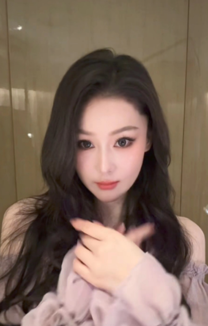 我一直很疑惑评内娱四美为什么没有张馨予，她的脸真的超级完美啊！