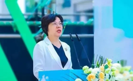 十万明灯，照亮高考之路
 
“明天就要高考了啊……”林晓坐在书桌前，望着窗外的灯