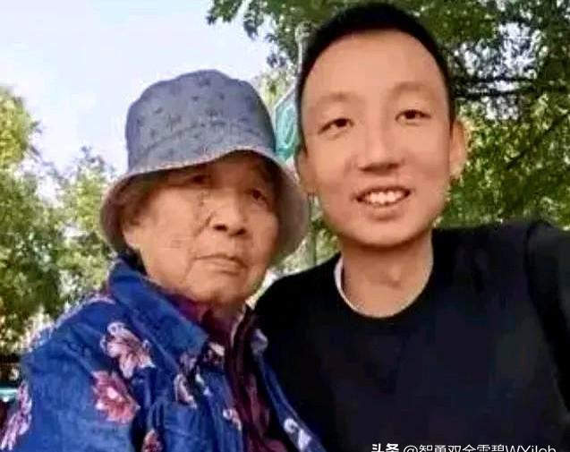 今日一位网友的发言，令熊磊激动不已，直按太阳穴，连连称无话可说！

一位网友突然
