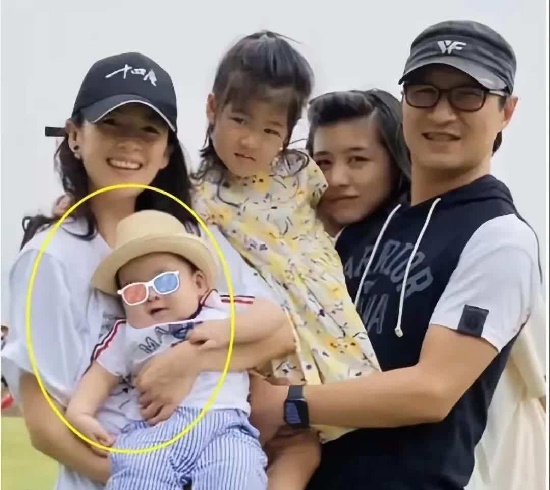 汪峰说，

章子怡太会吃醋了，连他家阿姨的醋也吃。

为了夺回感情，甚至