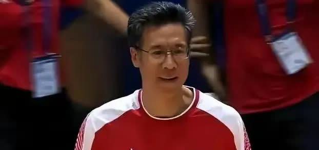 篮协敢这么办吗？
全网嚷嚷宫鲁鸣下课，可下不了，一是宫导不认输，只认小考没考好