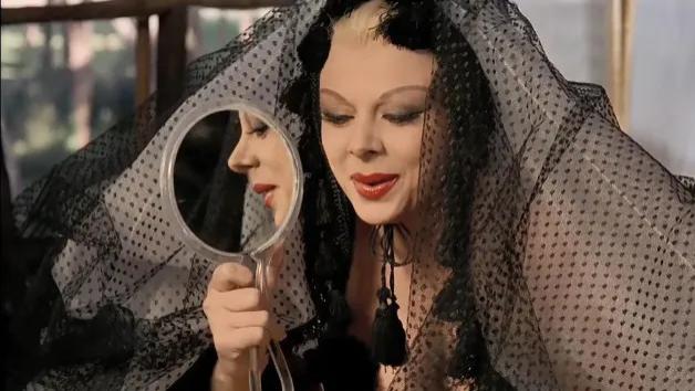 对抗资本主义，他们走出去