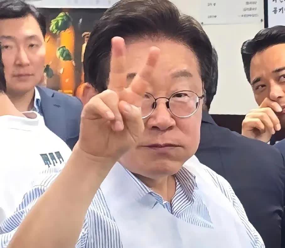 拒绝中方请柬，否认亲华，48小时内李在明打出一套组合拳，只为向美表忠心？
在过