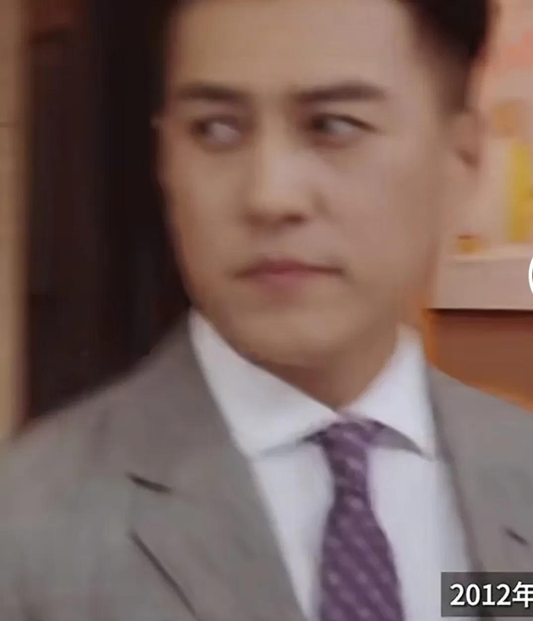 演员靳东说：“有次拍戏，一个演员迟迟进入不到状态，还吊儿郎当的，我给了他三次机会