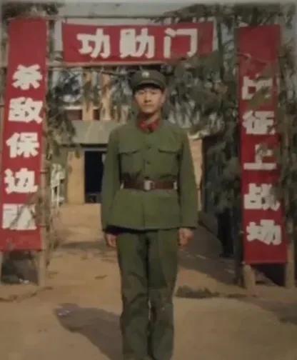他是家中唯一的儿子，母亲因他的牺牲“疯了”。时隔多年，郁钧剑在“等着我”栏目里谈