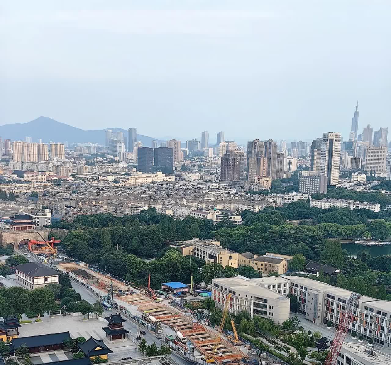 免费给民众安装有线电视，免费让全国人民打开电视机就能看电视节目，应该是国家最大的
