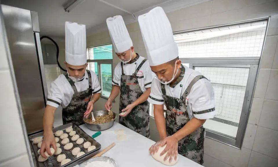 当兵时，在连队大家吃过茴香馅的饺子或包子嘛？
对于河北、山东、河南的来说，茴香应