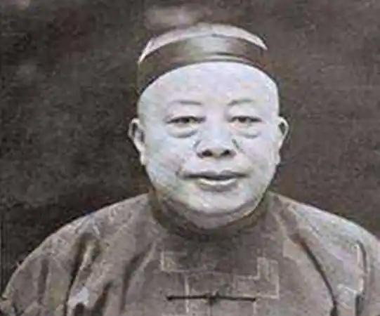 卢小嘉为什么可以拿下黄金荣？
可以这么说，卢小嘉的父亲卢永祥是浙江督军，手握数万