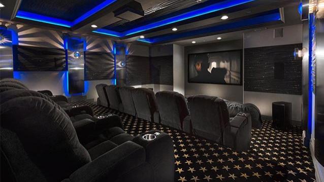 楼上楼下同步看？别墅多房间分布式影音共享与独立分区控制的解决方案！