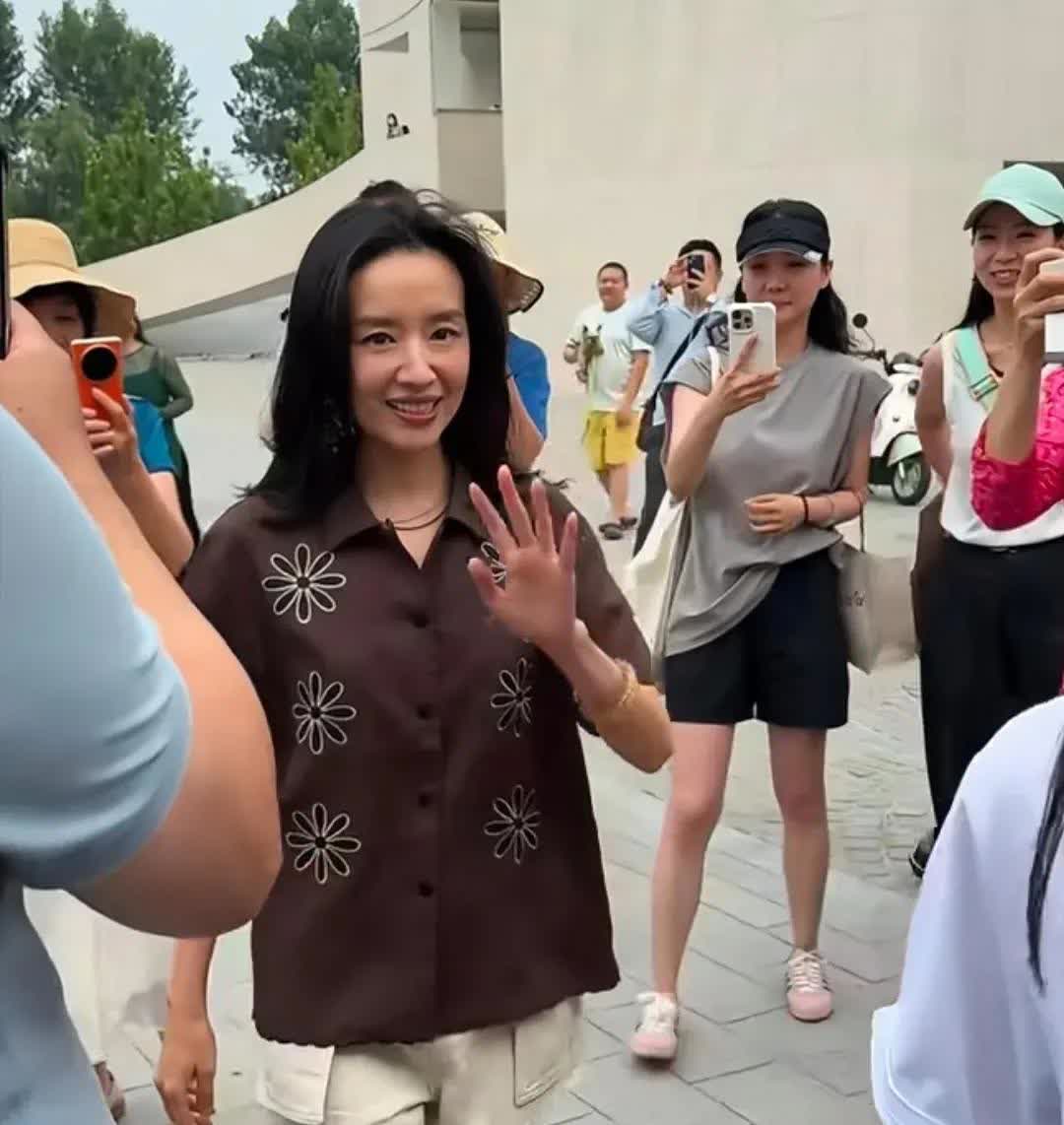 终于知道，潘粤明为什么离婚了。