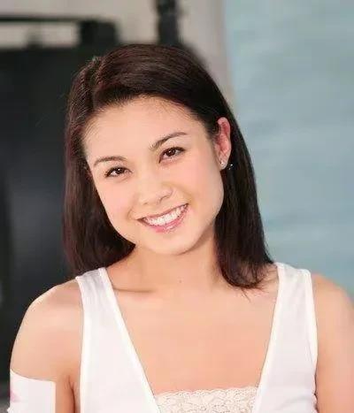 廖碧儿真的是心气太高，就是目的明确打死想要嫁入豪门，结果豪门与她遥遥无期。
毅然