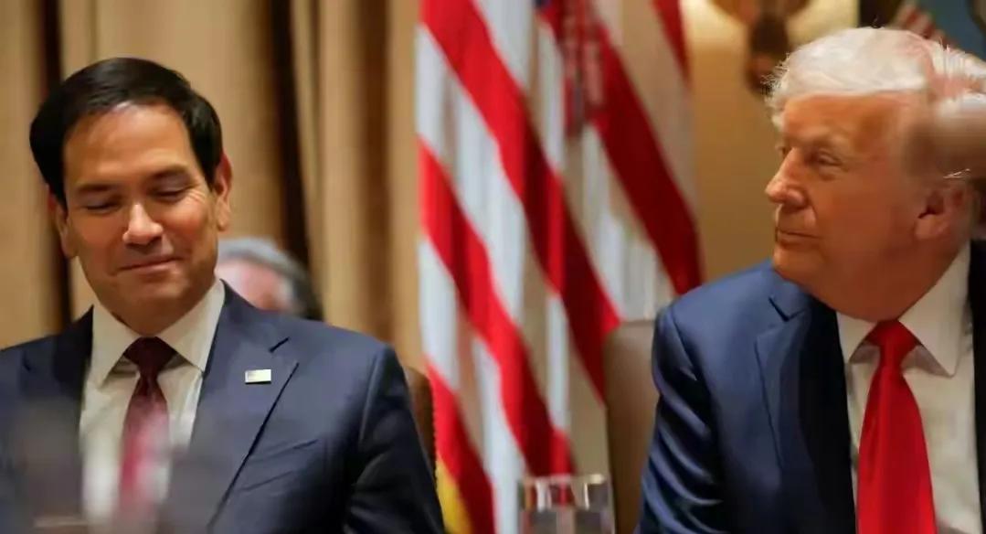 美国的国务院其实只是外交部。
美国的国务院只负责外交事务，不处理内政。国务卿是国