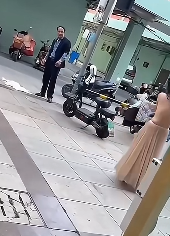 吵架脱衣服是什么癖好？