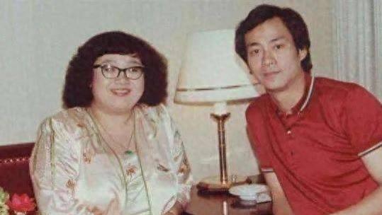“没妈的孩子像根草”，沈殿霞的爱也拯救不了郑欣宜的悲剧人生
