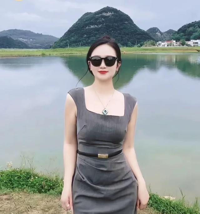 我在长沙差点笑死！湖南小伙网恋三年的对象，竟是自己店里打工的40岁阿姨。两人线上