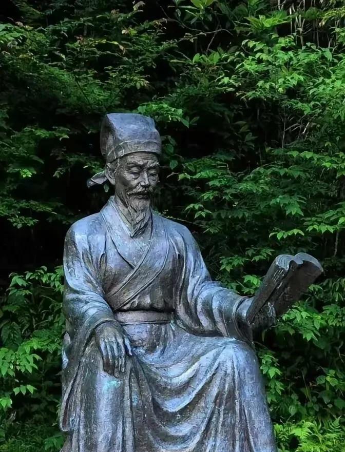 1182年，名妓严蕊被朱熹抓进大狱，狱卒扒掉了她的衣服，强迫她趴在冰冷的地砖上，
